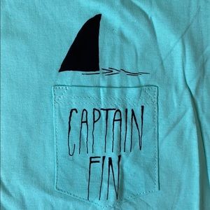 Capitan fin tee
